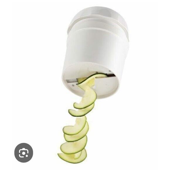 The Pampered Chef Spiral and Slice #1136 Kitchen Tool White Salads Retired PC - Picture 3 of 3